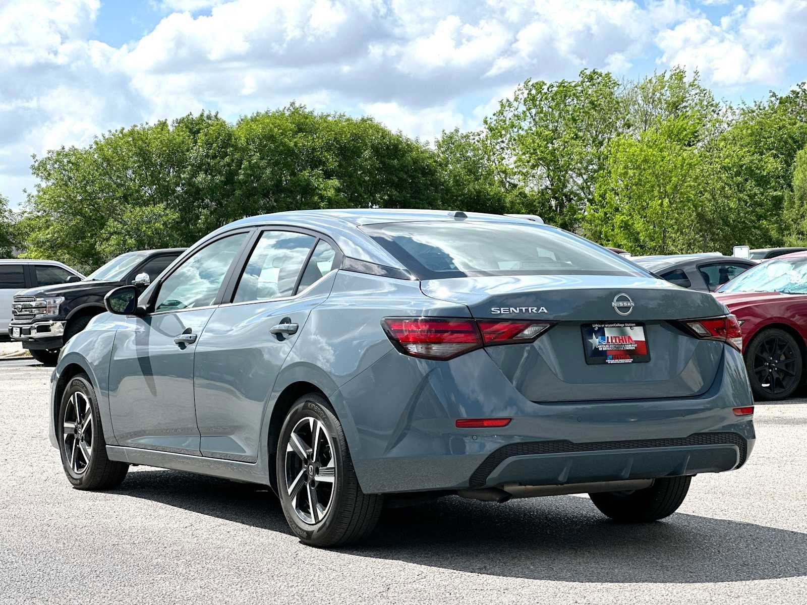 Used 2025 Nissan Sentra SV image 13