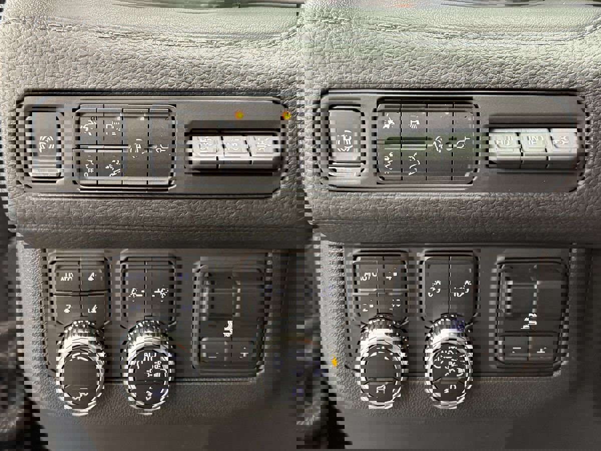 Used 2021 GMC Yukon Denali image 28