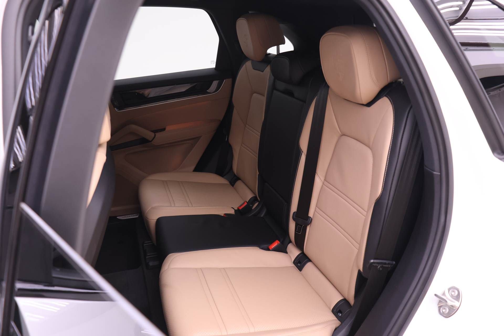 Certified 2025 Porsche Cayenne S image 16