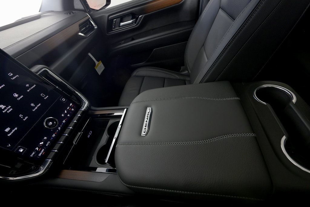 Used 2026 GMC Yukon Denali w/ Sun & Power Step Package image 37