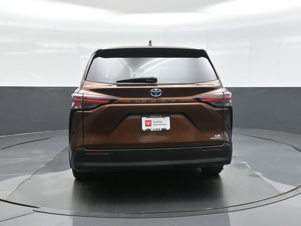 Certified 2021 Toyota Sienna LE FWD image 6