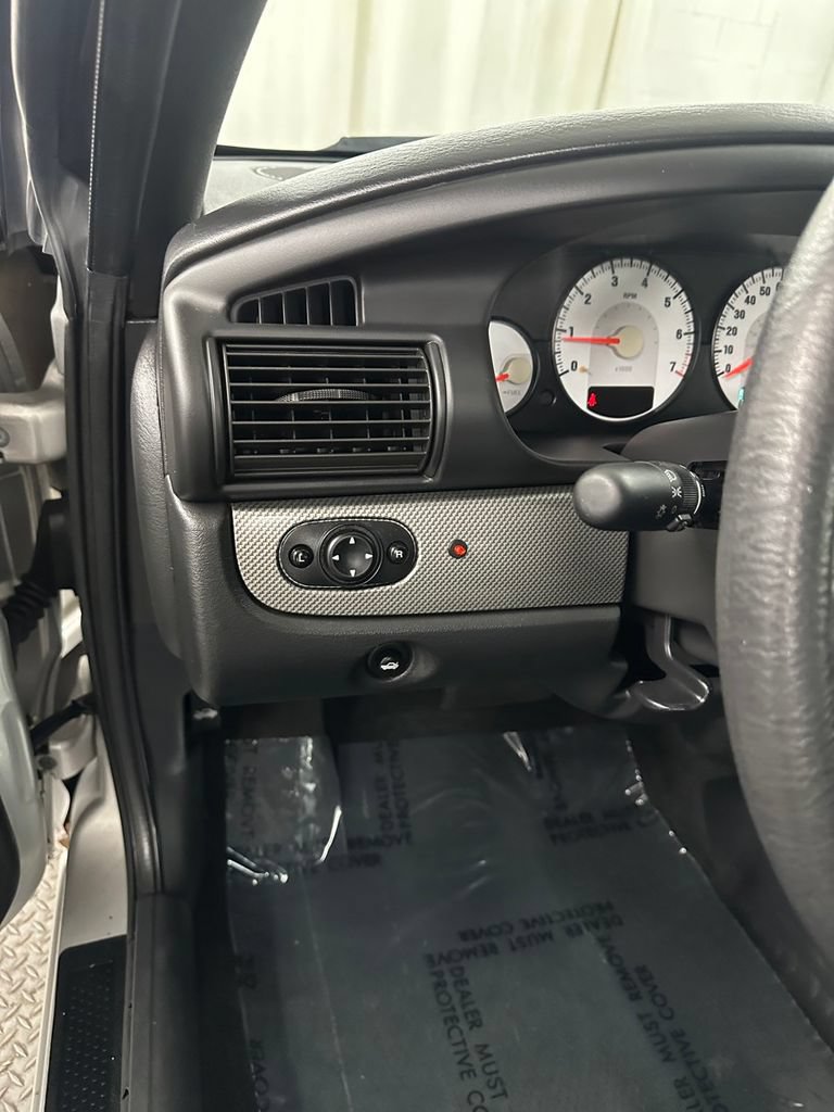 Used 2005 Chrysler Sebring GTC FWD image 14
