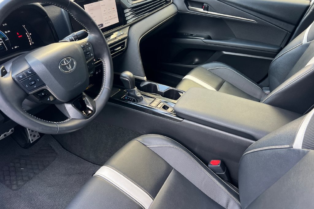 Used 2025 Toyota Camry SE FWD image 10