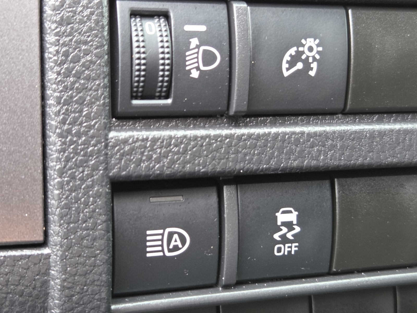 Used 2025 Toyota Tacoma SR5 AWD/4WD image 28
