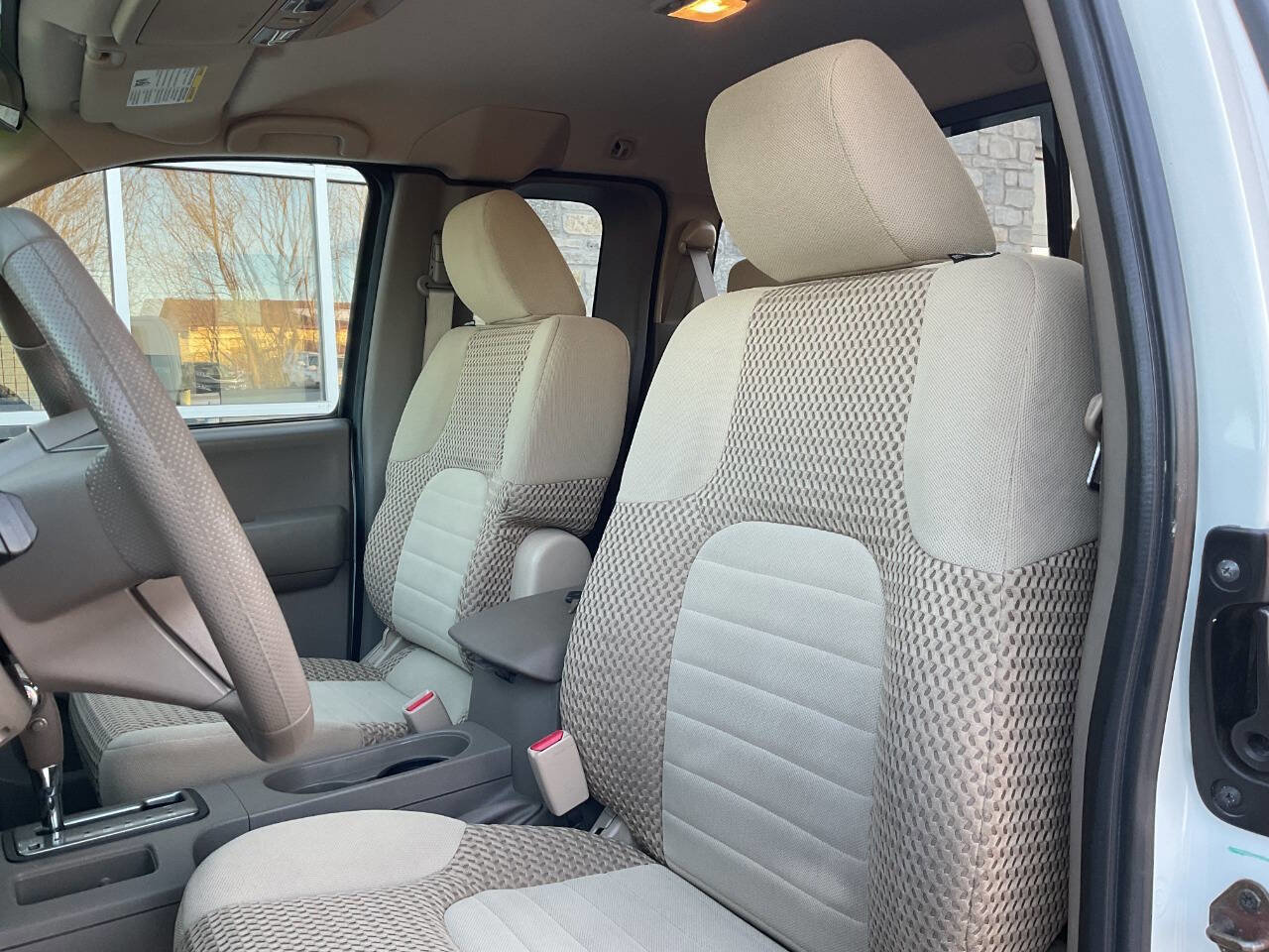 Used 2014 Nissan Frontier SV image 15