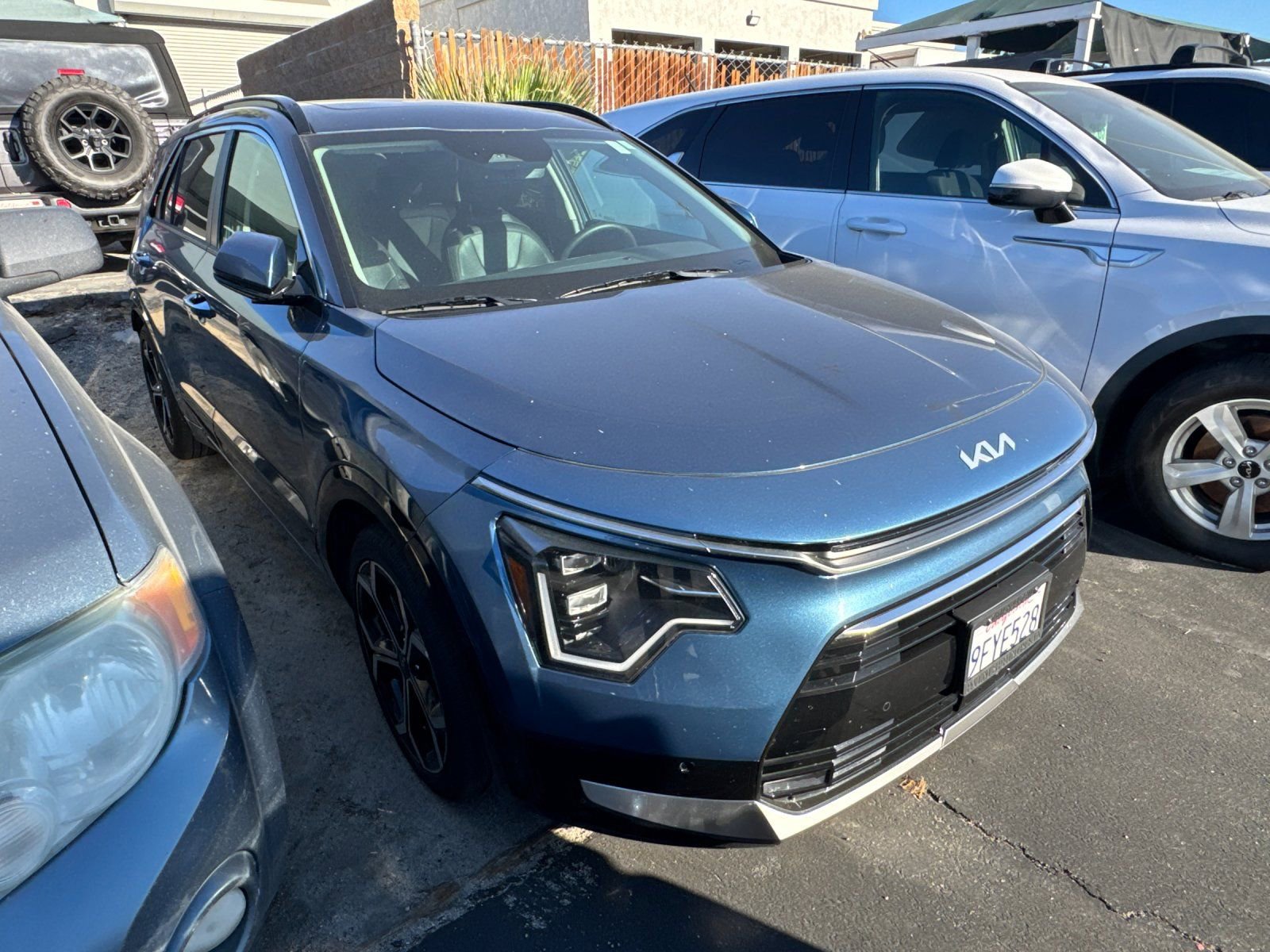 Used 2023 Kia Niro SX Touring image 2