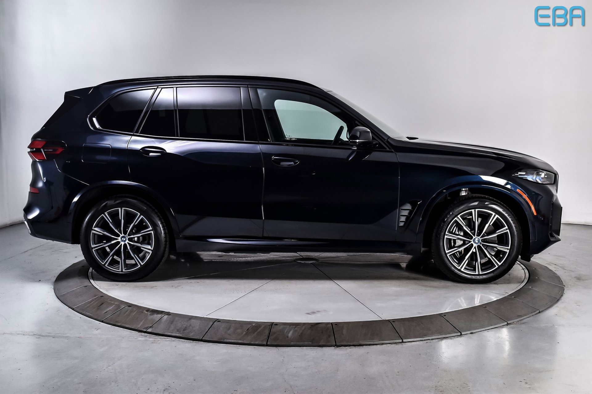Used 2025 BMW X5 xDrive50e w/ M Sport Package image 7