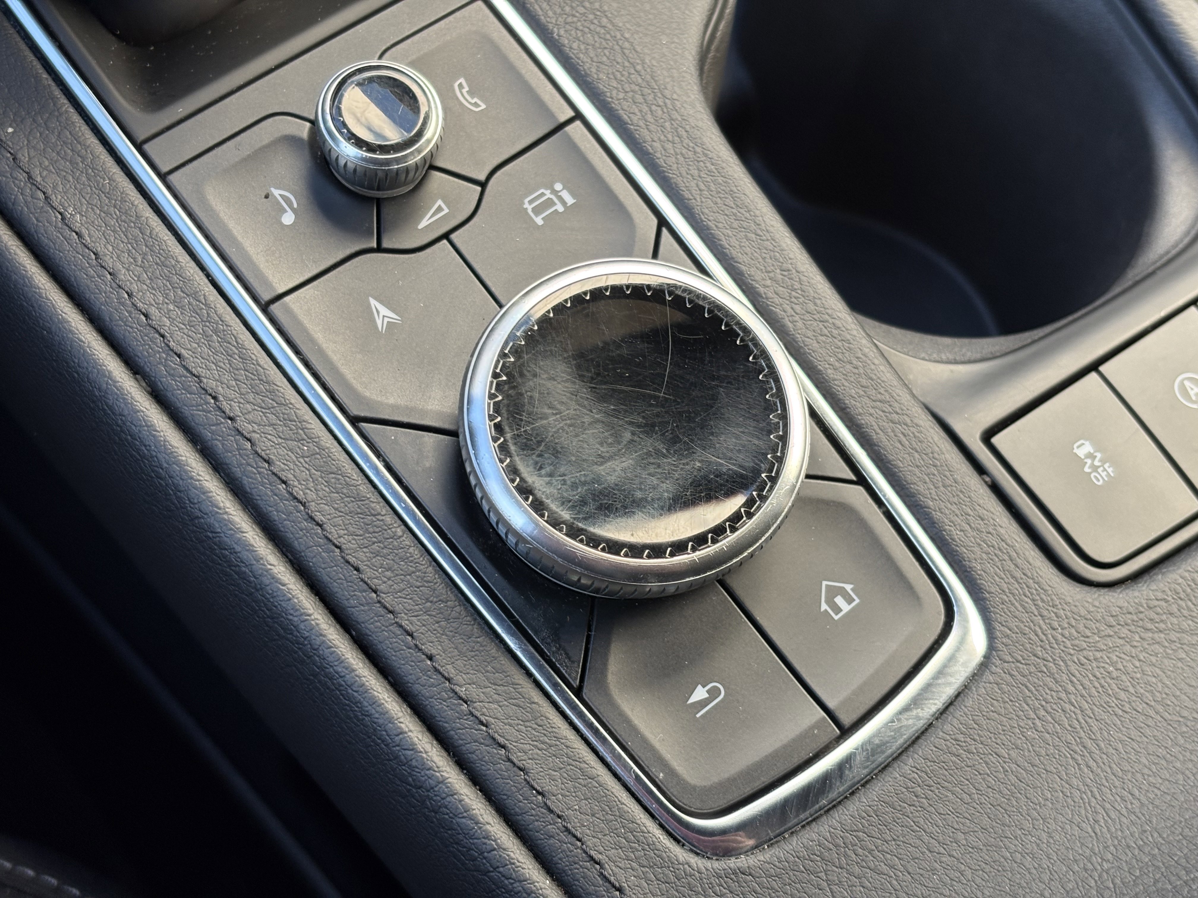 Used 2024 Cadillac XT4 Premium Luxury image 25