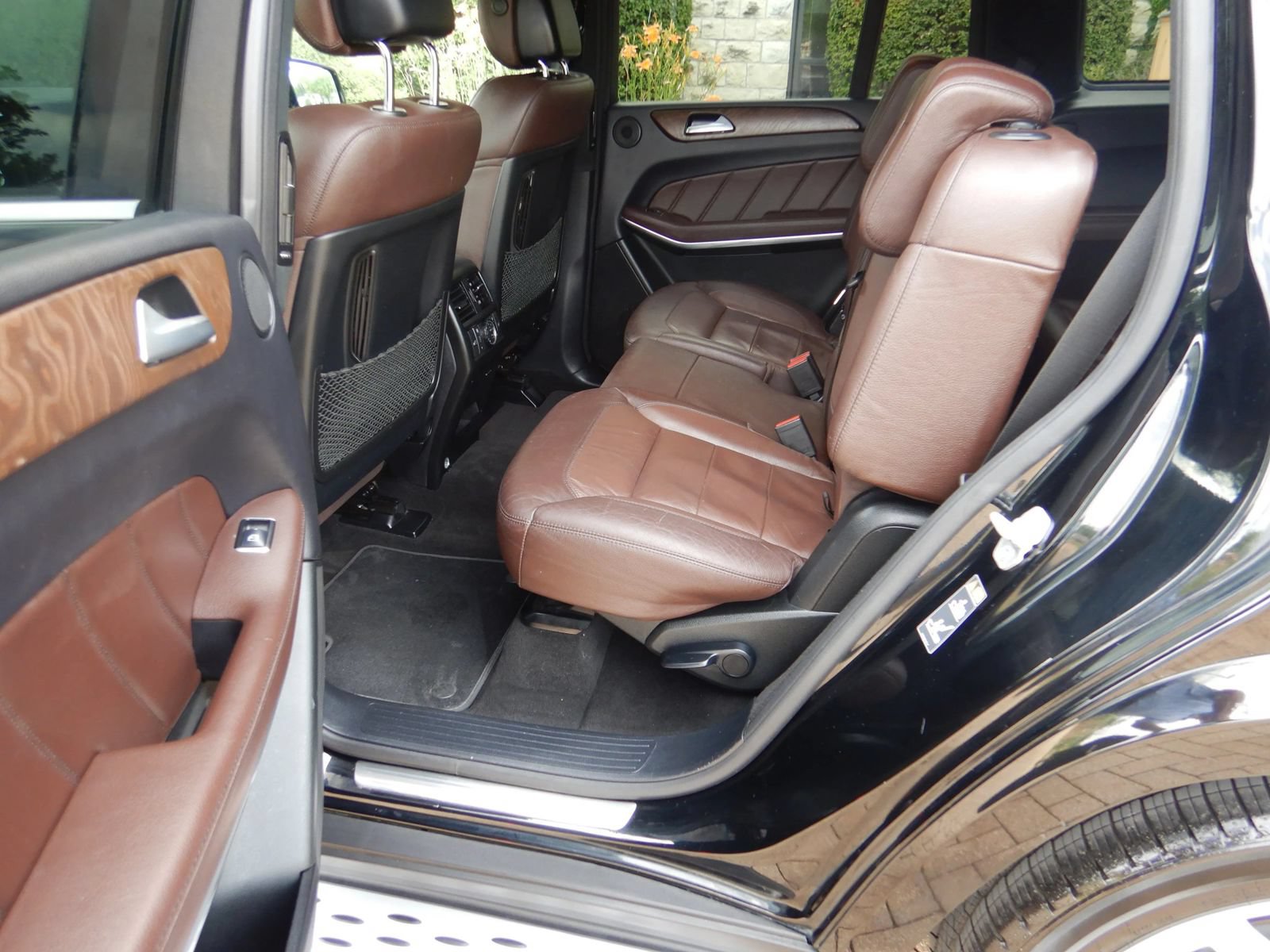 Used 2015 Mercedes-Benz GL 550 4MATIC image 16