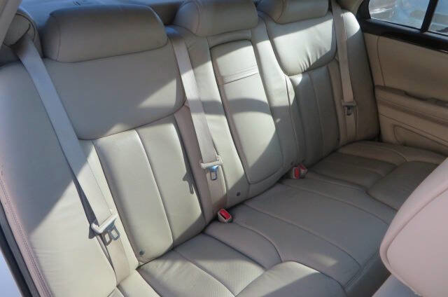 Used 2010 Cadillac DTS Luxury image 39