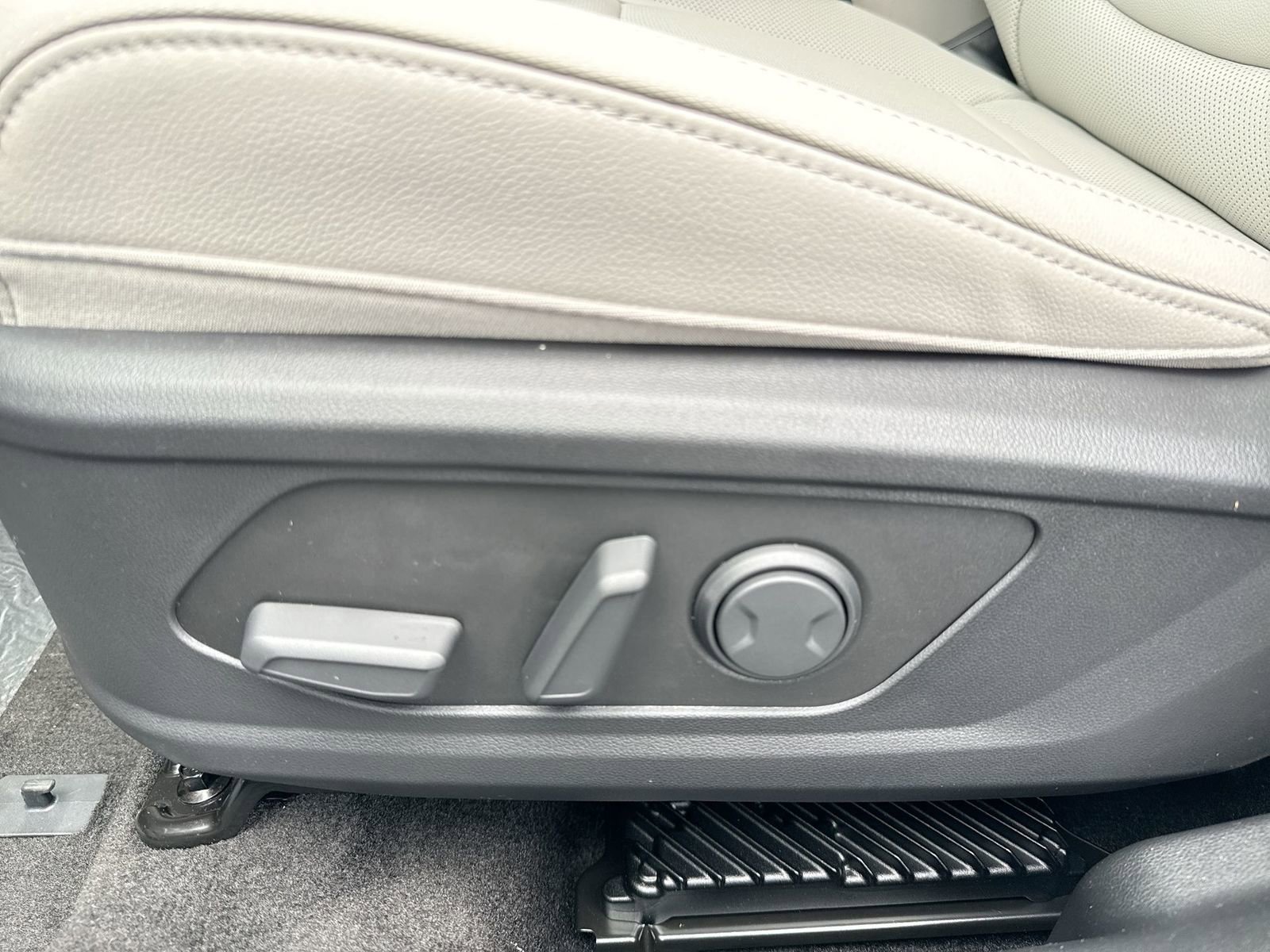 New 2026 Hyundai Tucson Limited image 13