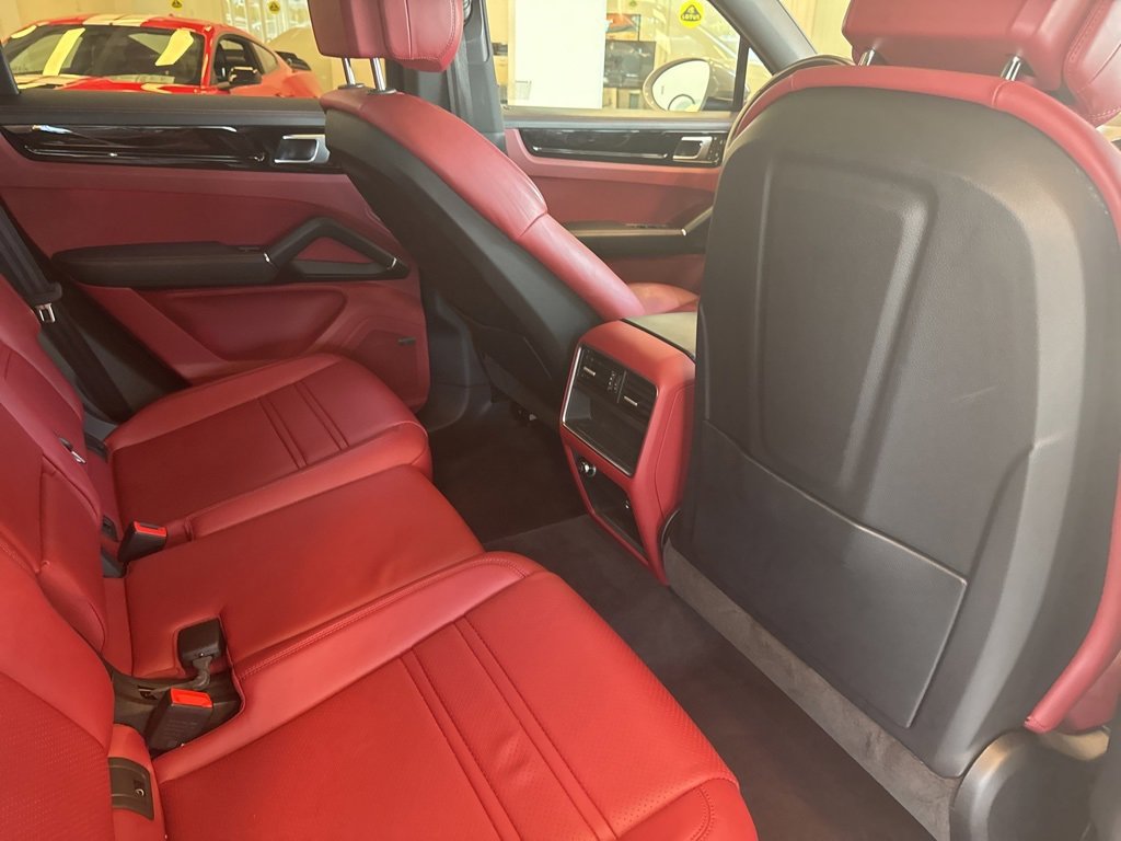 Used 2022 Porsche Cayenne Coupe image 20