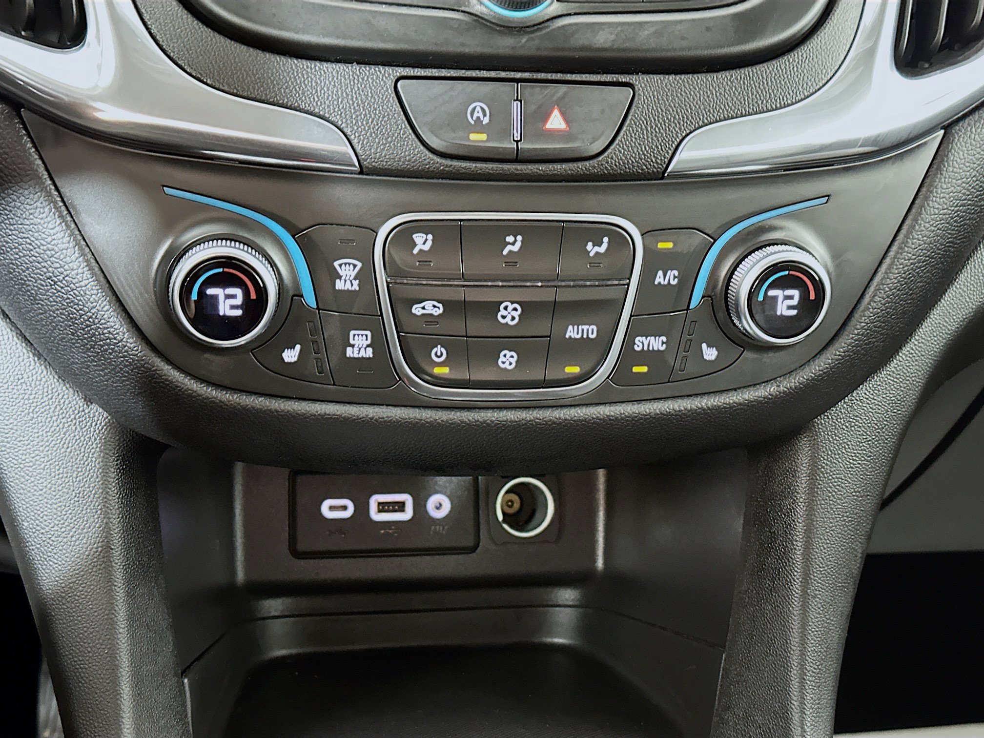 Used 2024 Chevrolet Equinox LT FWD image 15