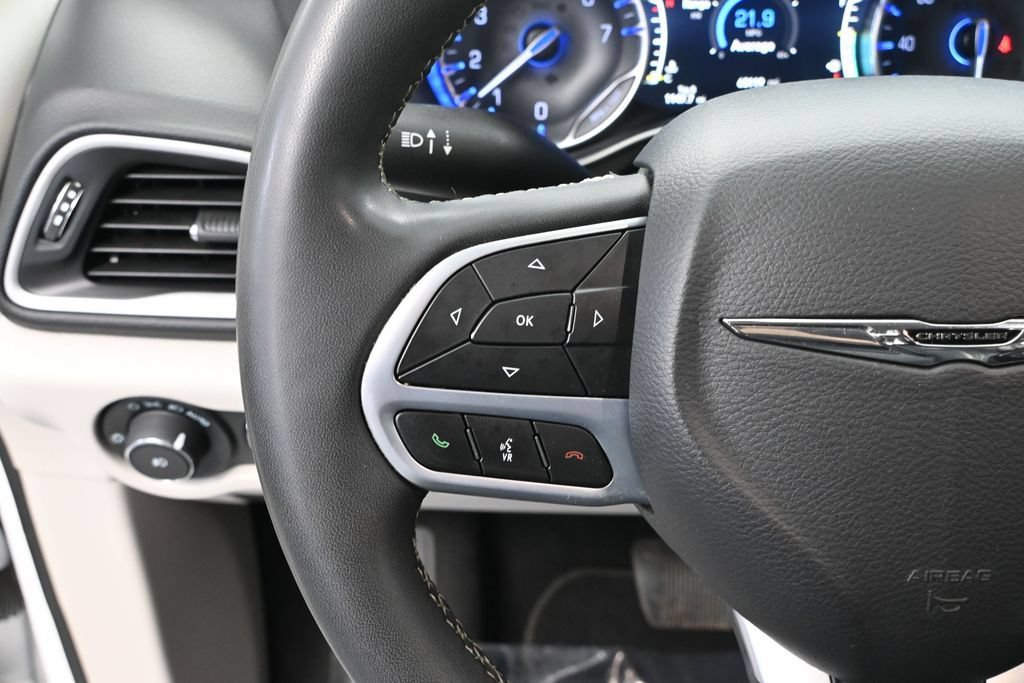 Used 2022 Chrysler Pacifica Touring-L FWD image 27