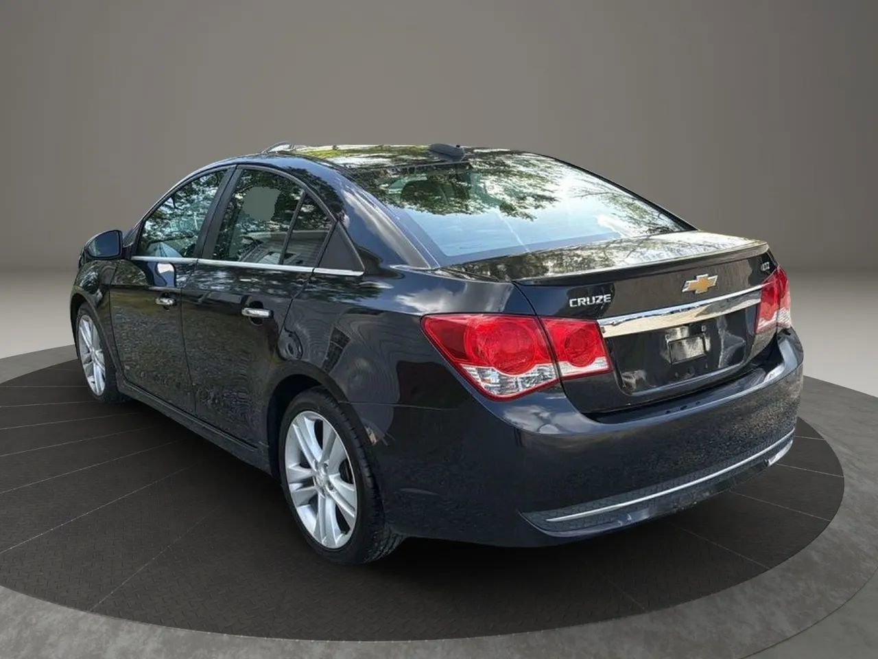 Used 2015 Chevrolet Cruze LTZ w/ Sun, Sound and Sport Package FWD image 7
