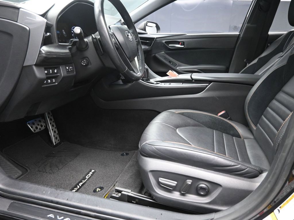 Used 2019 Toyota Avalon Touring w/ Advanced Safety Package image 17