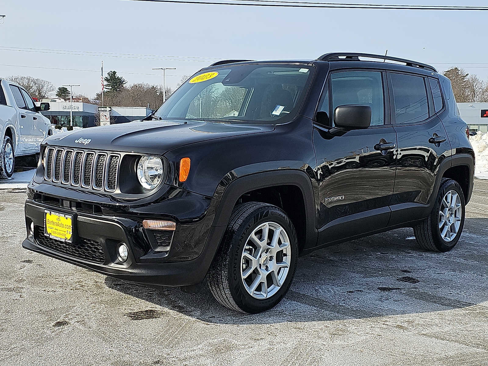 Used 2023 Jeep Renegade Latitude w/ Sun/Sound Group image 3