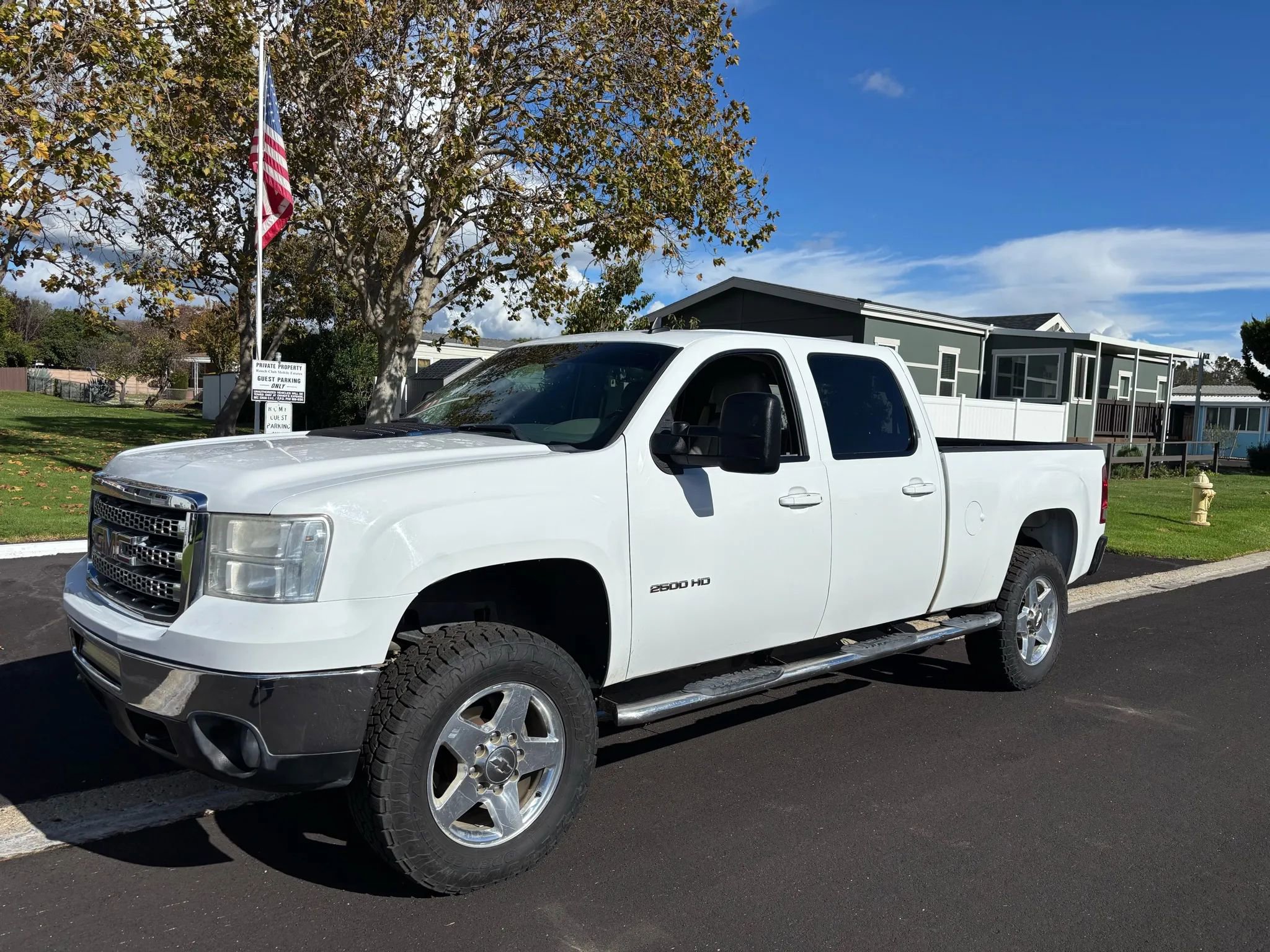 Used 2014 GMC Sierra 2500 SLE w/ SLE Preferred Package image 4