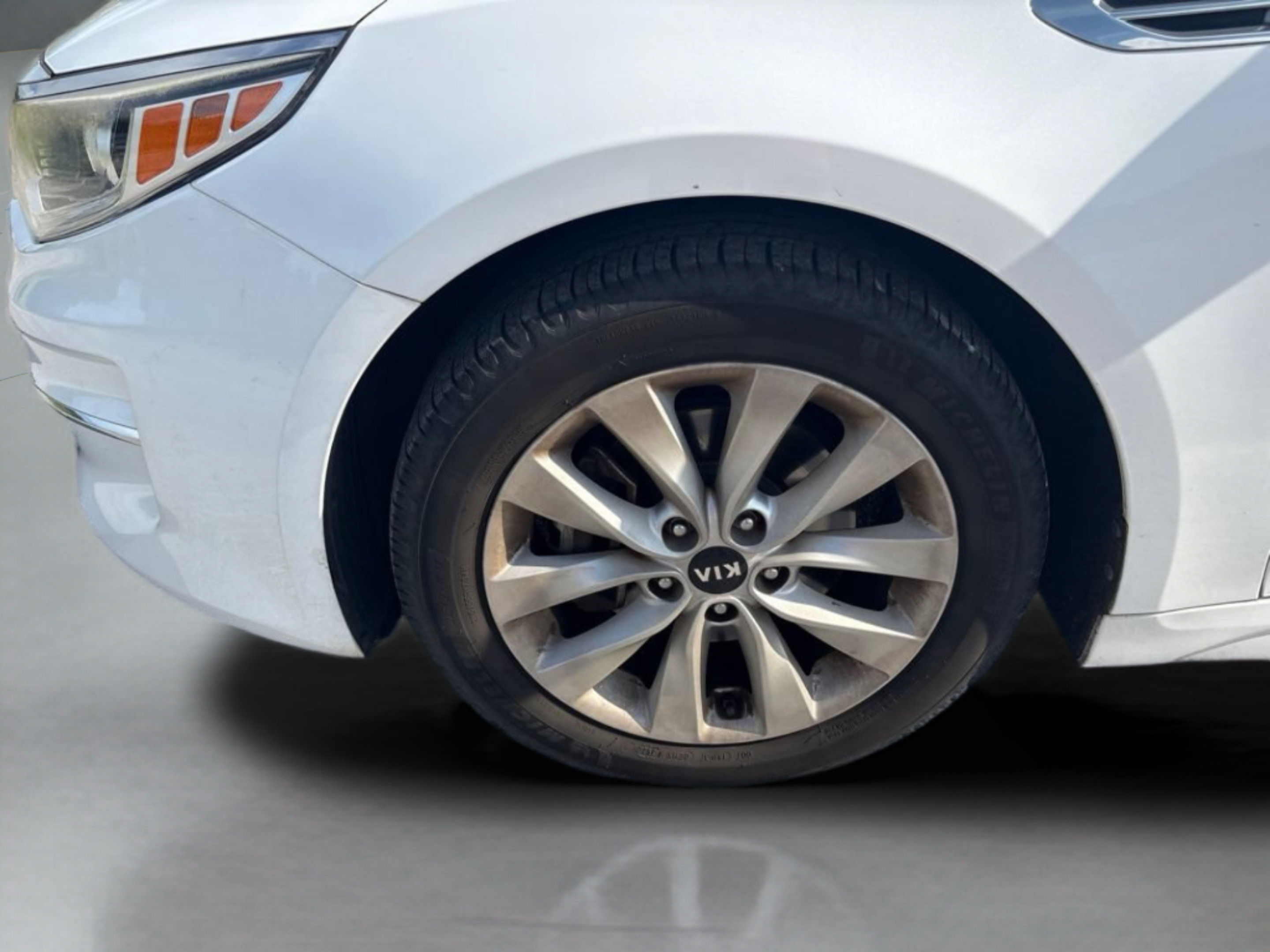 Used 2018 Kia Optima EX w/ Premium Package FWD image 28