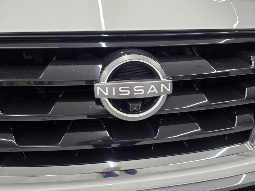 Used 2023 Nissan Armada SL w/ Captain's Chairs Package image 9