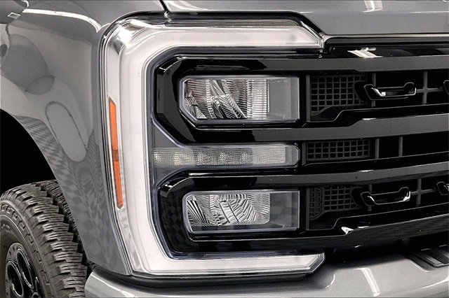 Used 2024 Ford F250 Lariat w/ Black Appearance Package image 32