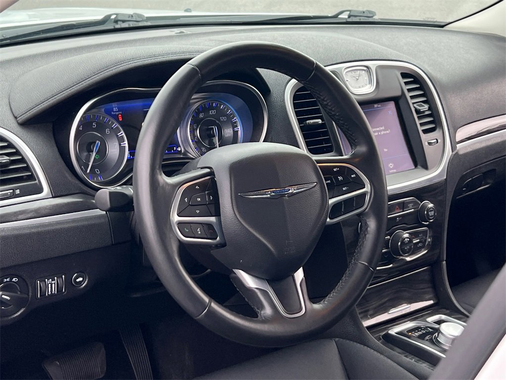 Used 2021 Chrysler 300 Touring w/ Sport Appearance Package image 17