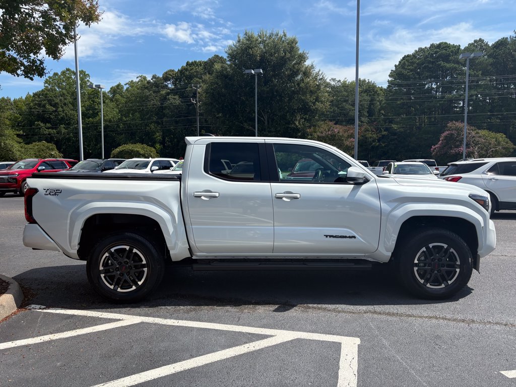 Used 2024 Toyota Tacoma TRD Sport AWD/4WD image 4