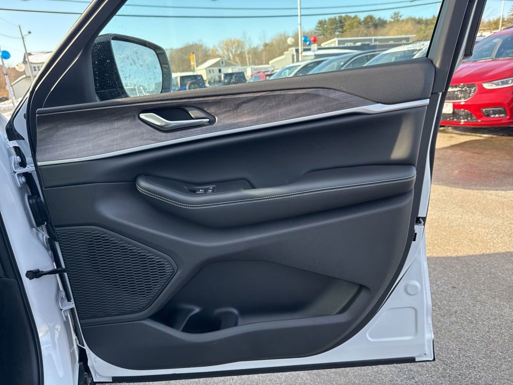 New 2026 Jeep Grand Cherokee Laredo image 31