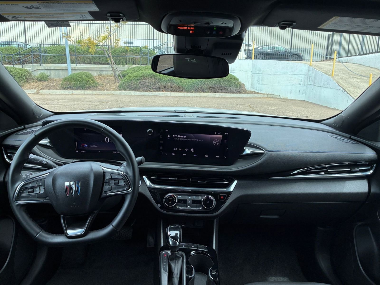 Used 2025 Buick Envista Sport Touring image 32