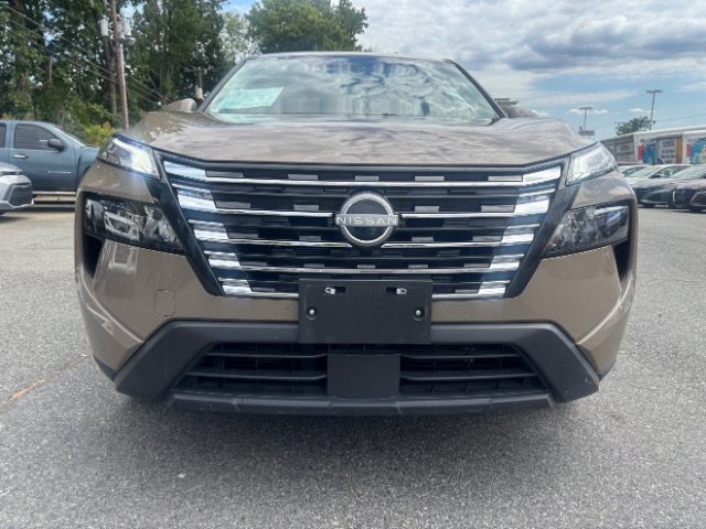 Used 2025 Nissan Rogue SV AWD/4WD image 2