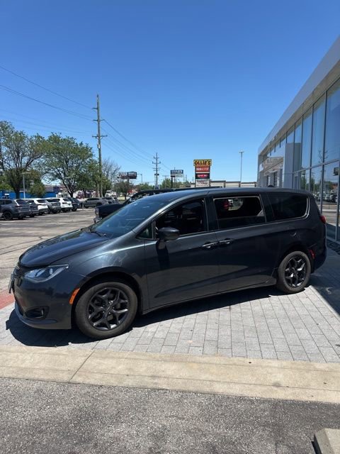 Used 2019 Chrysler Pacifica Touring Plus w/ S Appearance Package FWD image 13