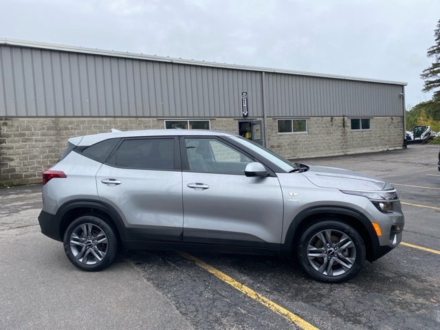 Certified 2023 Kia Seltos LX image 9