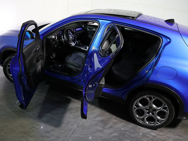 Used 2024 Alfa Romeo Tonale Ti w/ Premium Interior Package AWD/4WD image 5