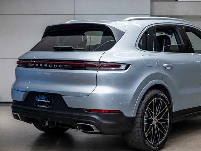Certified 2025 Porsche Cayenne AWD/4WD image 23