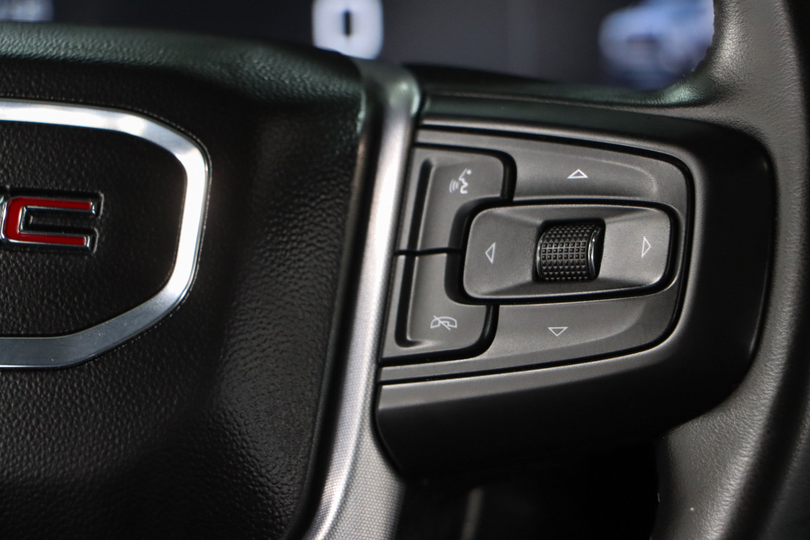 Used 2023 GMC Yukon SLT w/ SLT Luxury Package image 15