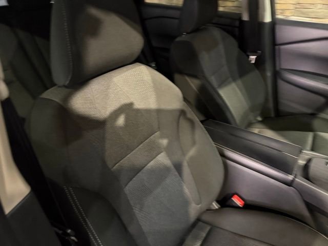 Certified 2025 Nissan Rogue SV image 31