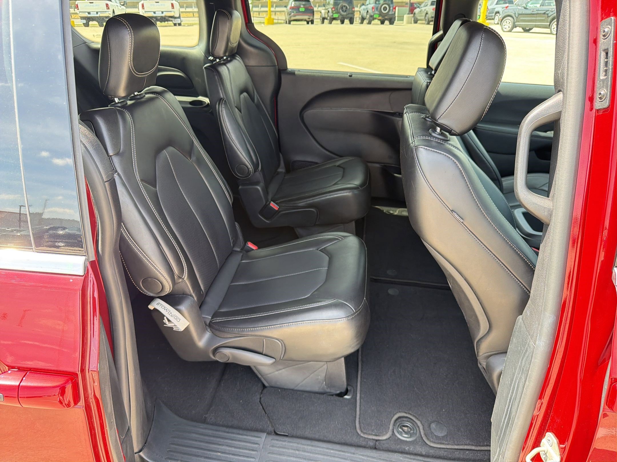 Certified 2025 Chrysler Pacifica Select image 28