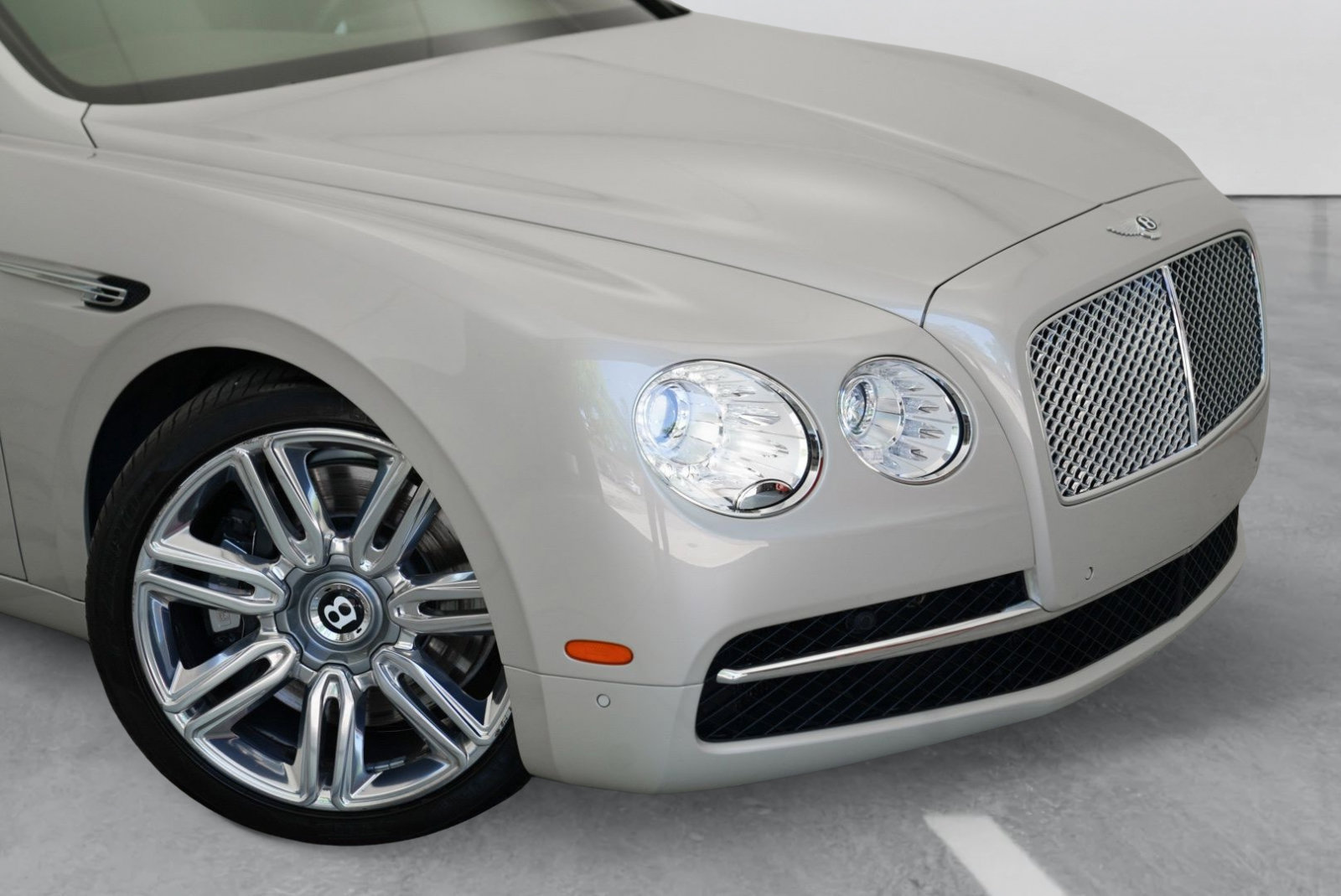 Used 2017 Bentley Flying Spur W12 AWD/4WD image 2
