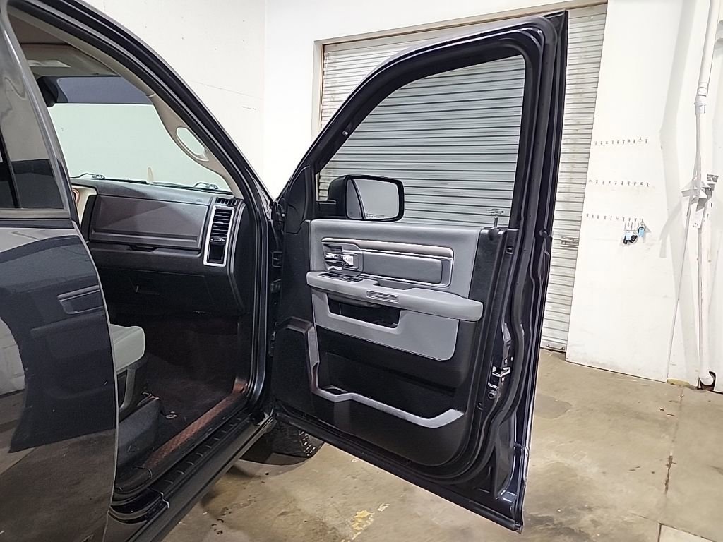 Used 2014 RAM 1500 Classic SLT AWD/4WD image 18