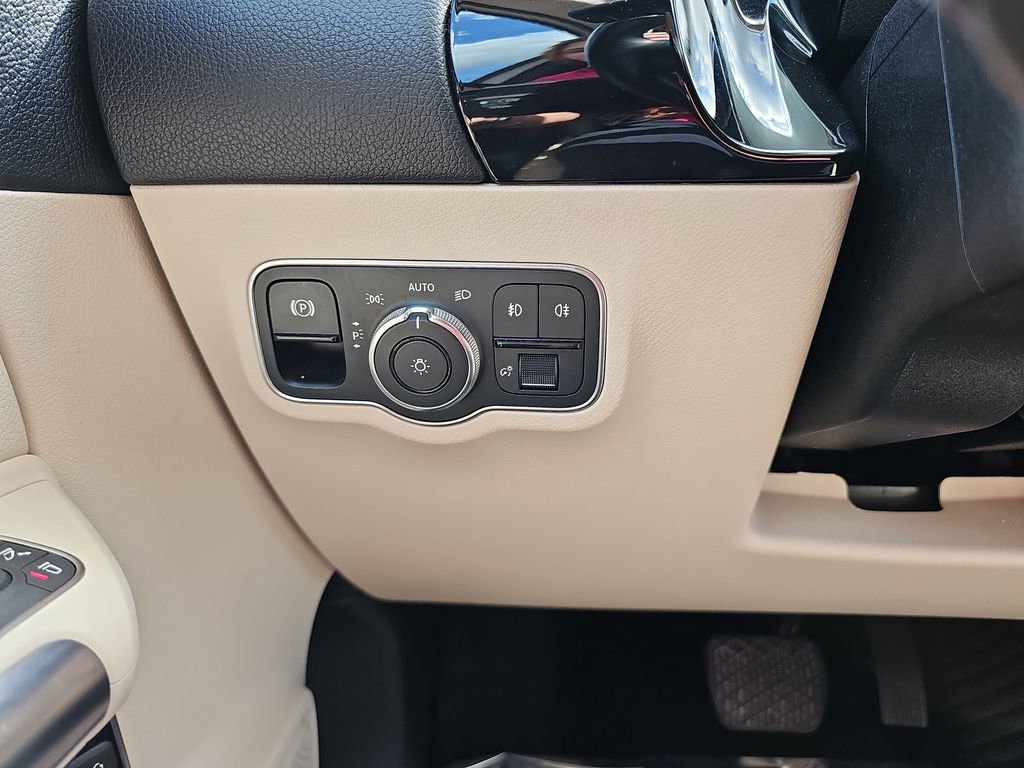 Used 2021 Mercedes-Benz GLA 250 w/ Premium Package image 29