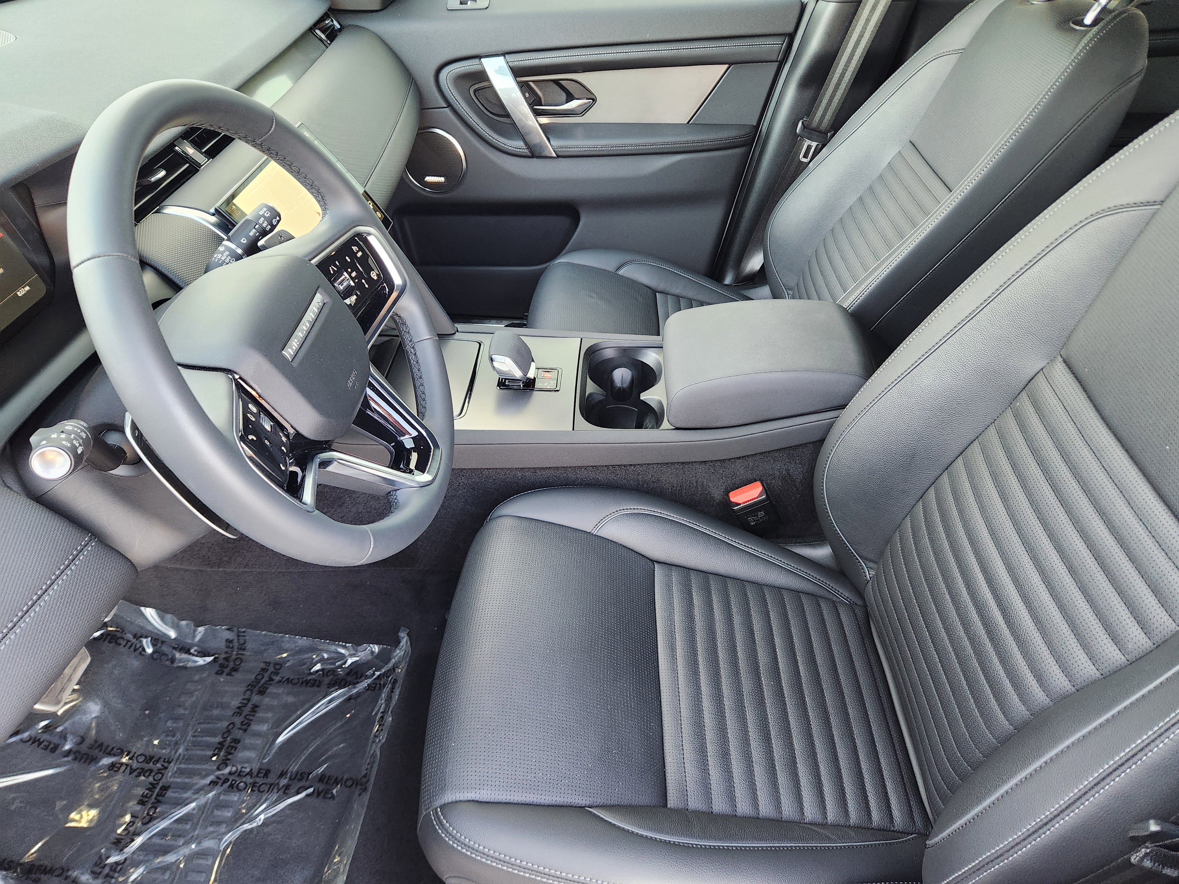 Used 2025 Land Rover Discovery Sport Dynamic SE image 14