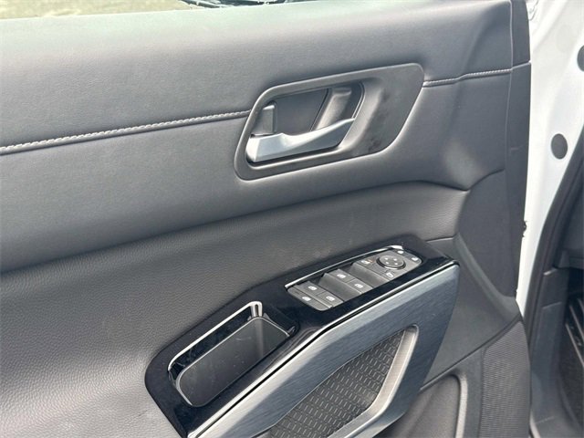 New 2025 Nissan Pathfinder SL image 23