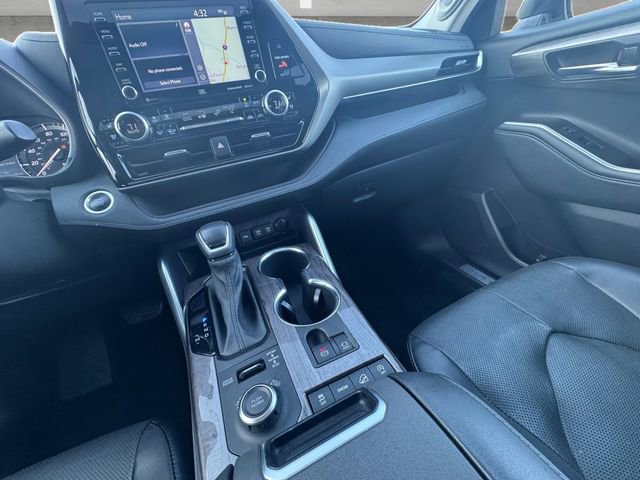 Used 2021 Toyota Highlander Limited image 3