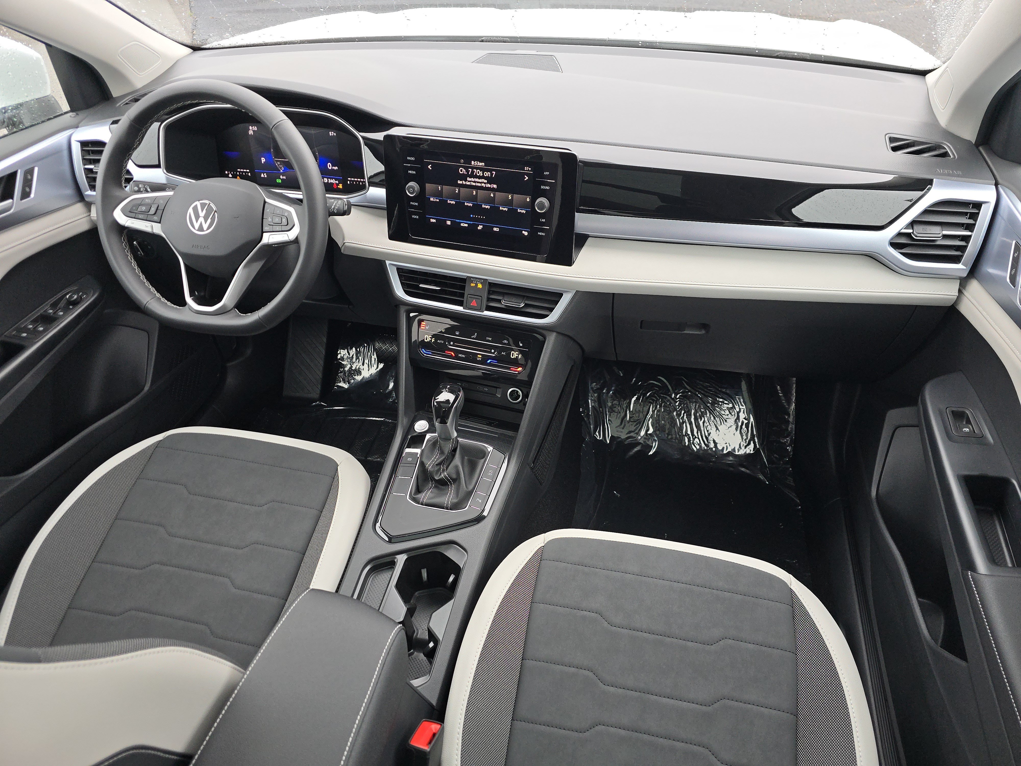 New 2026 Volkswagen Taos SE FWD image 17