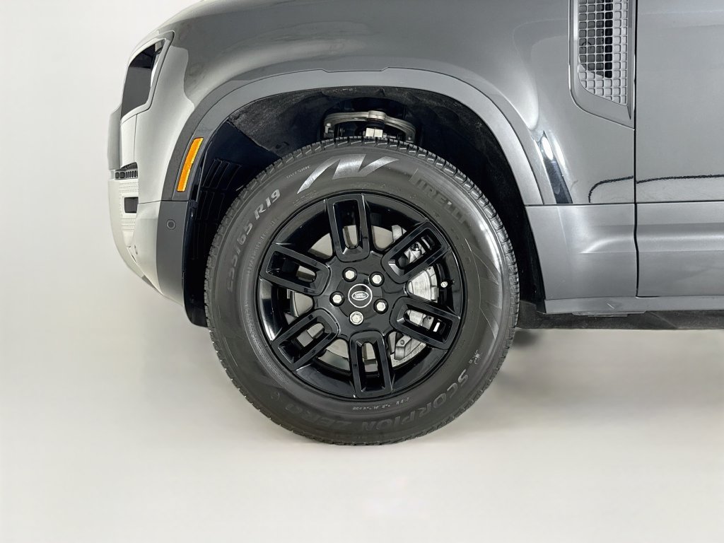 Used 2025 Land Rover Defender 90 S AWD/4WD image 27