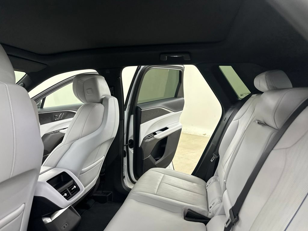 Certified 2024 Cadillac Lyriq Luxury AWD/4WD image 27