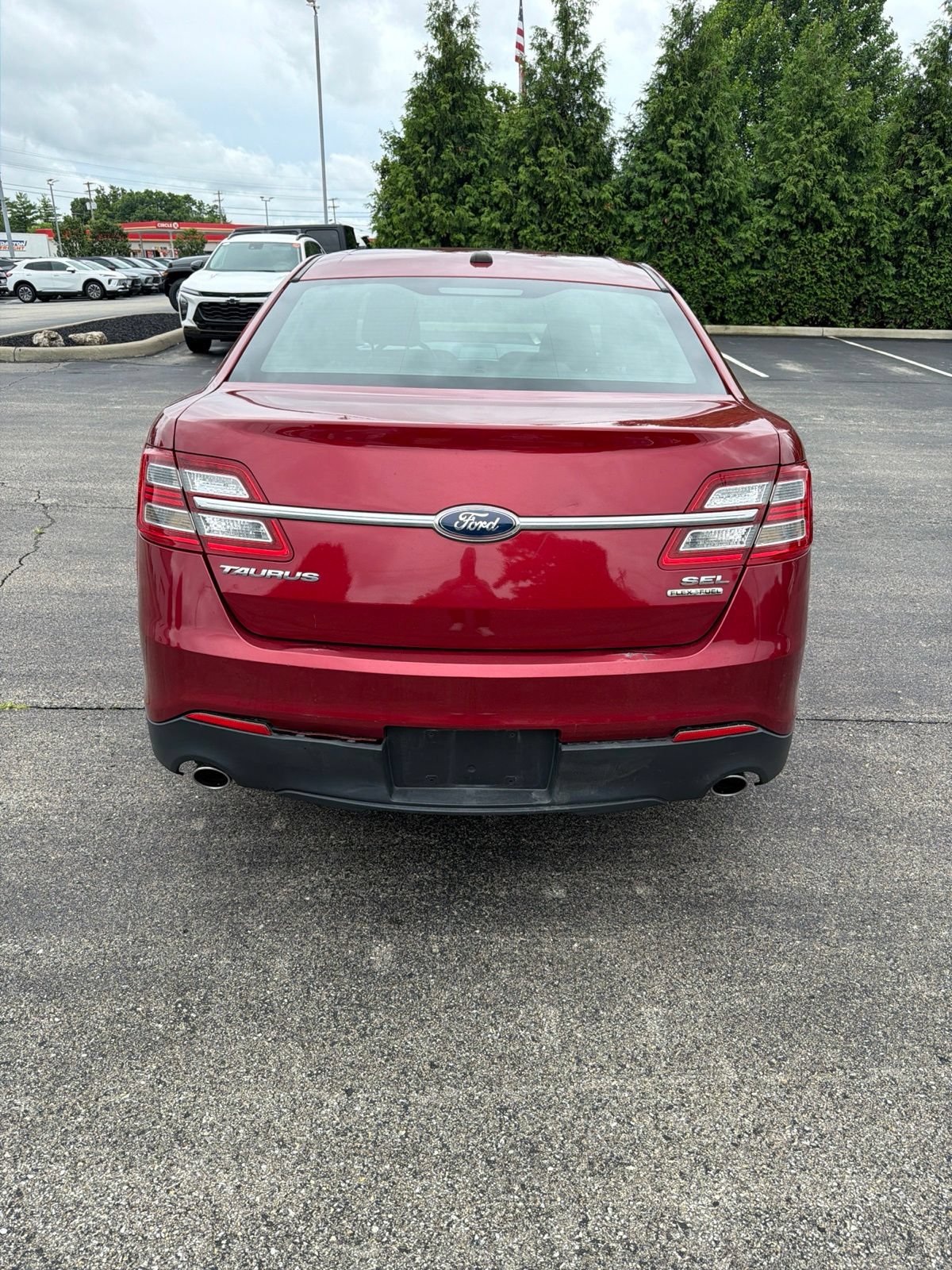 Used 2013 Ford Taurus SEL FWD image 4