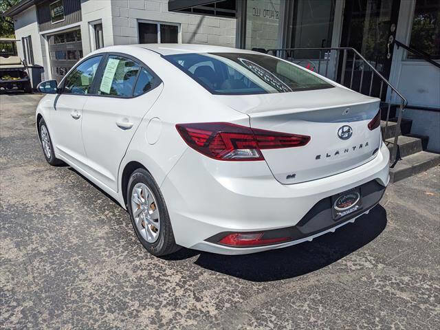 Used 2020 Hyundai Elantra SE w/ Cargo Package (C1) FWD image 3