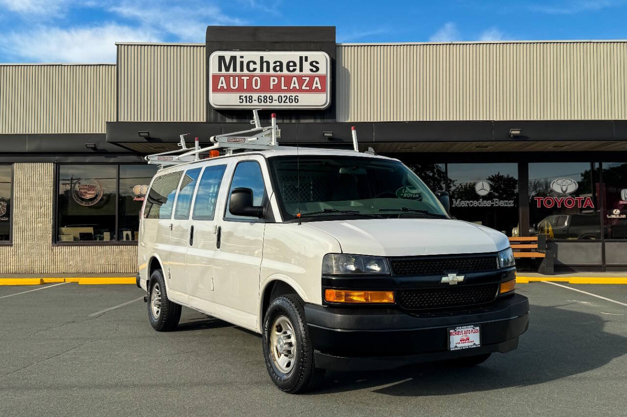 Used 2018 Chevrolet Express 2500 w/ Driver Convenience Package RWD image 2