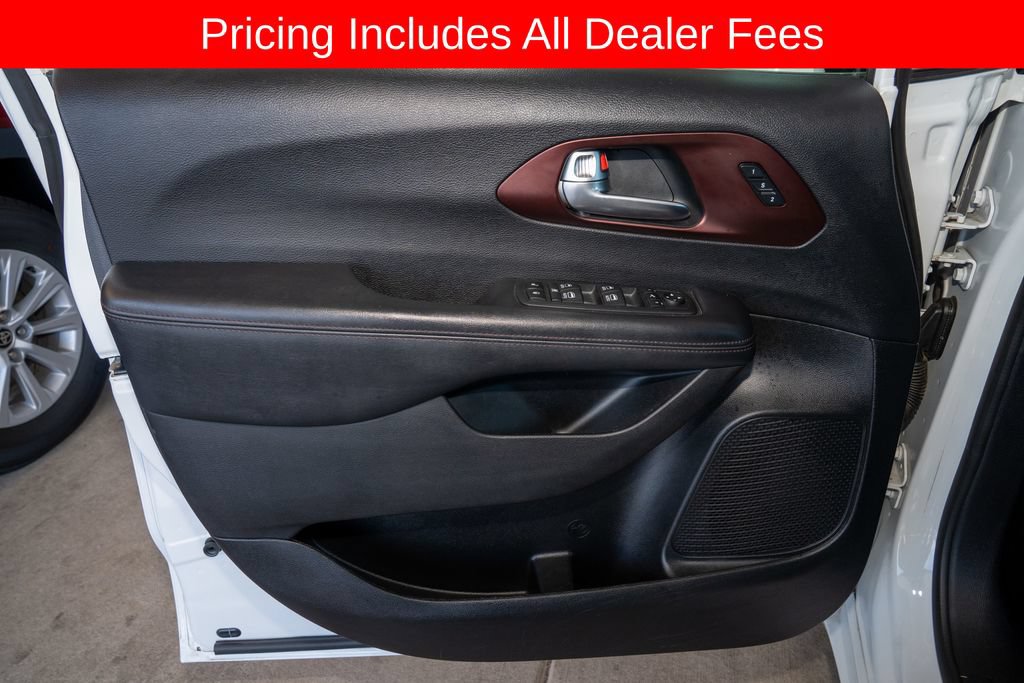 Used 2020 Chrysler Pacifica Limited FWD image 14
